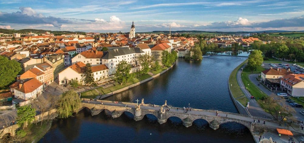 písek