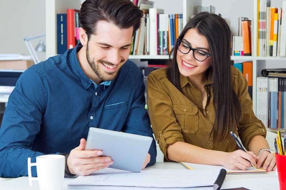 conversation-woman-office-happy-professionals_1301-1582